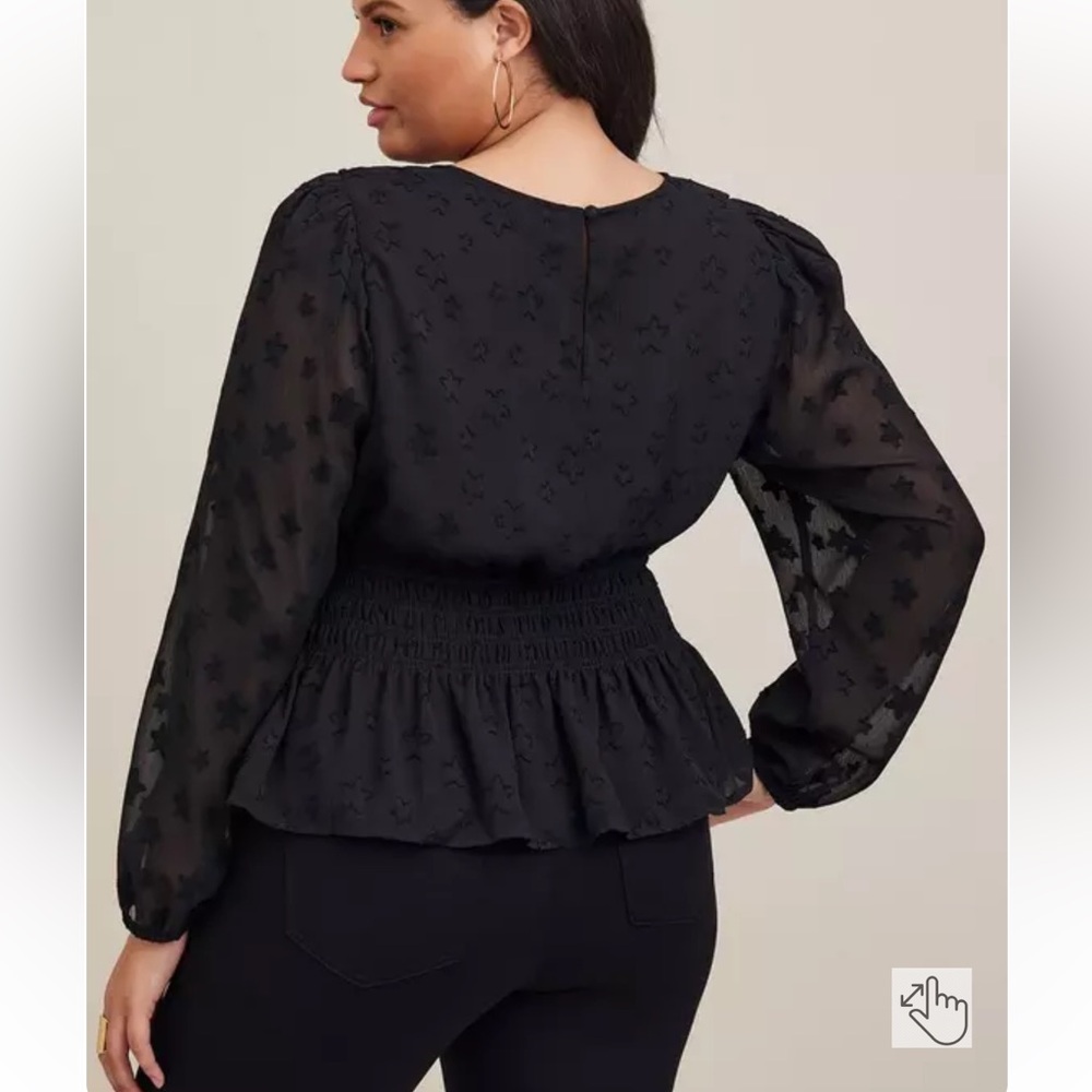 Torrid Crinkle Chiffon With Star Smocked Waist Puff Sleeve Top- Size 2-2X - Picture 2 of 12